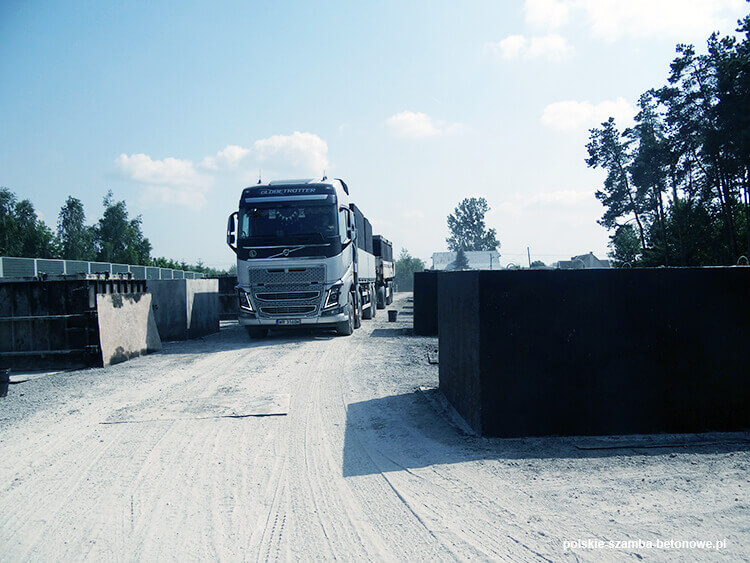 Transport szamb betonowych  w Golinie